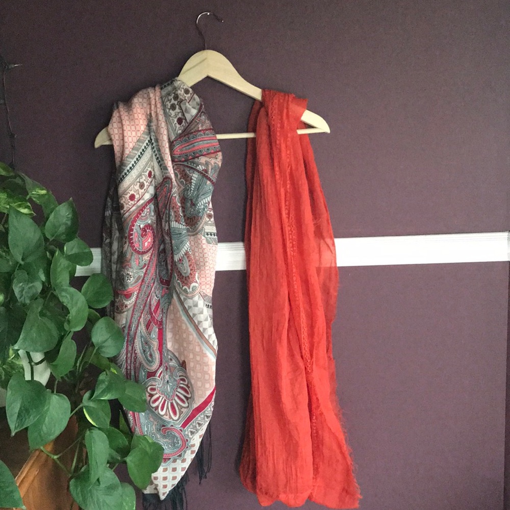 Bundle of 2 fashion scarves
